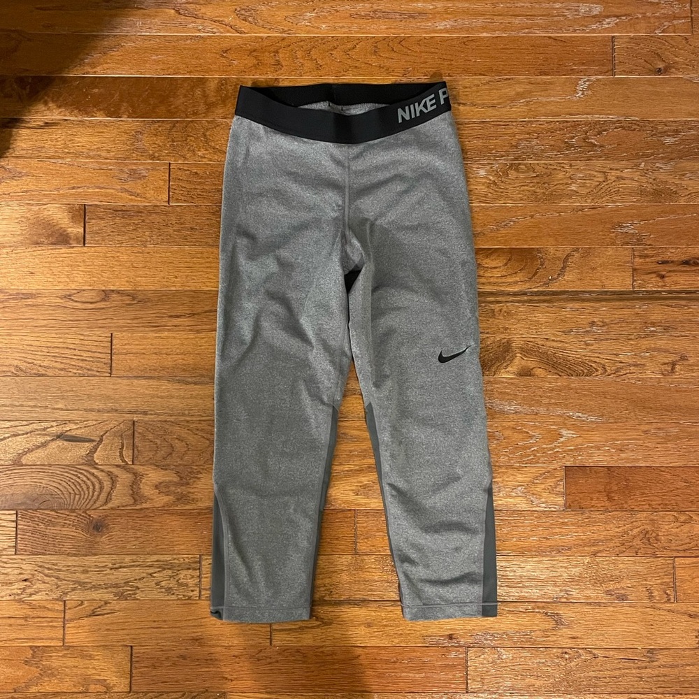gray crop Nike pro workout leggings